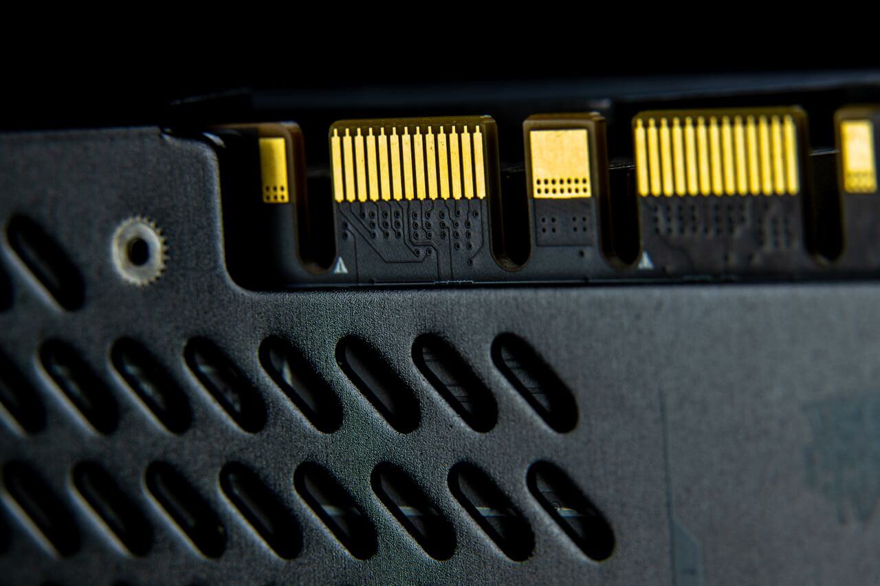 An electronic device with gold components