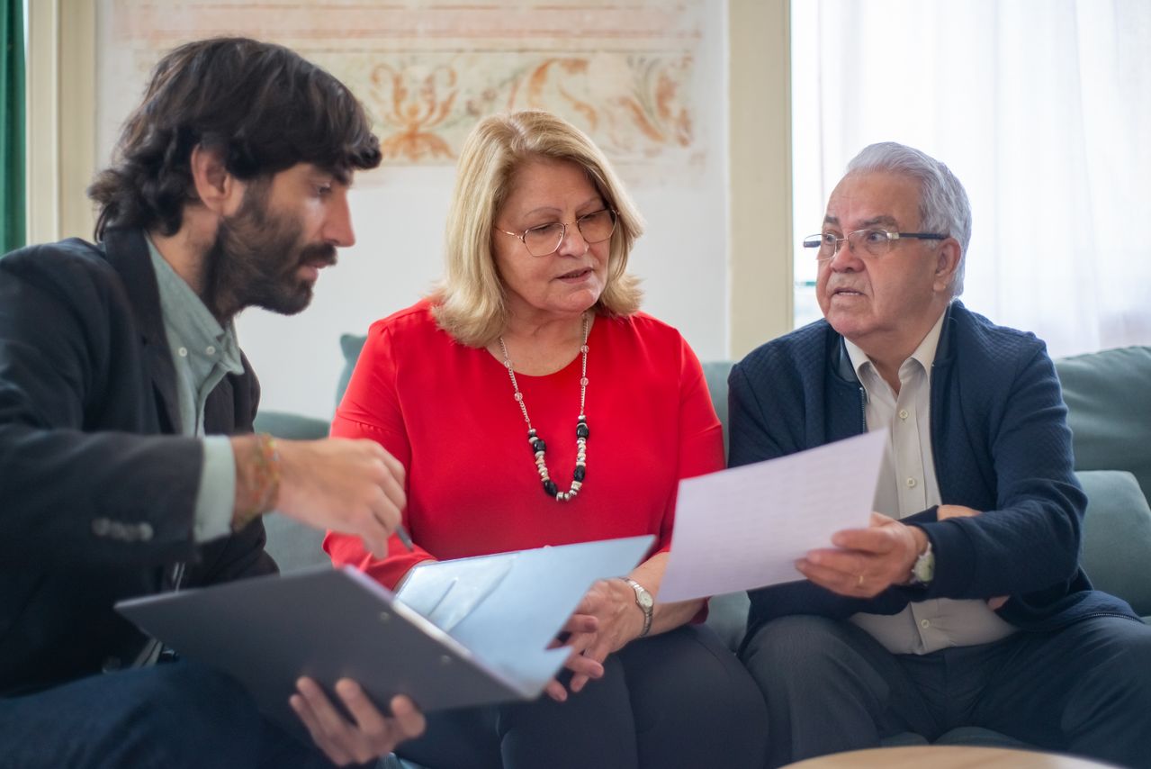 Elderly couple inheritance planning with an attorney