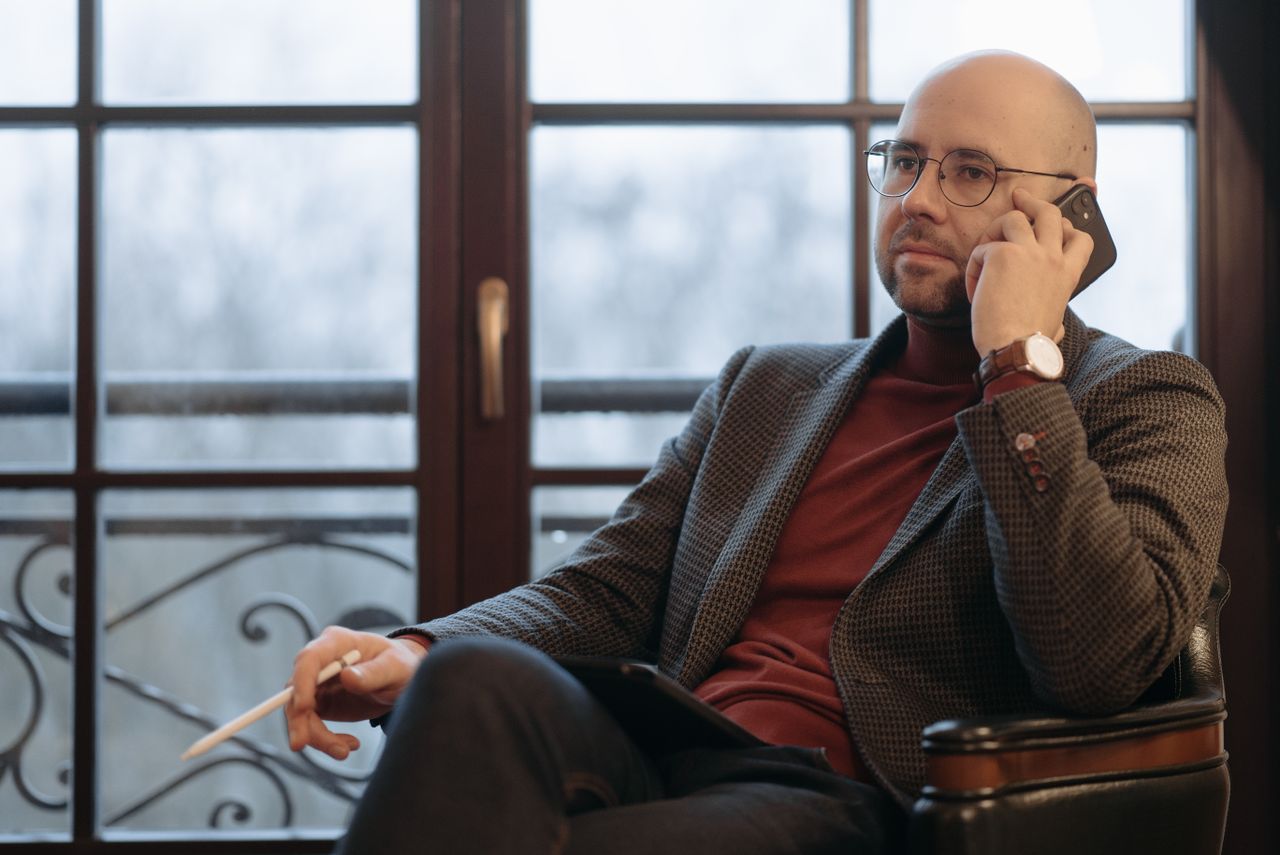 Man on phone discussing recession-proof investments with a precious metals specialist