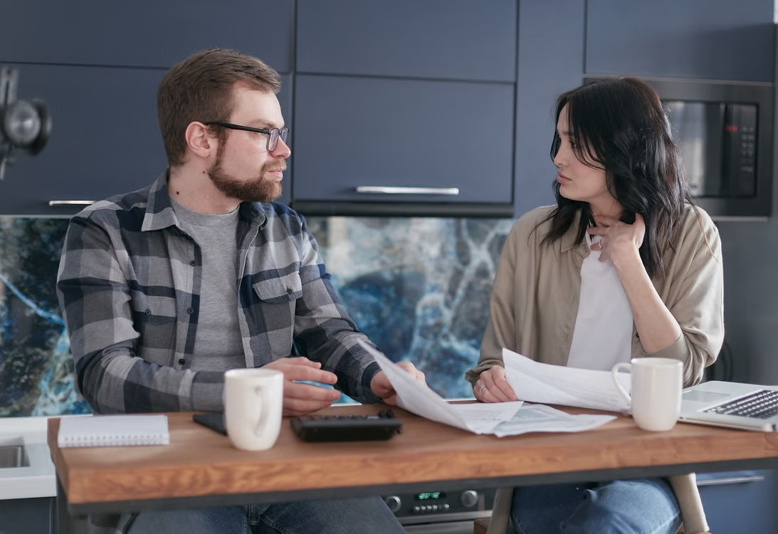  A Gen X couple discussing gold bullion investing